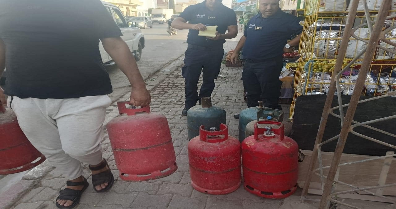 صفاقس بلدية قرمدة تنفذ حملة واسعة على المحلات والمقاهي والمطاعم