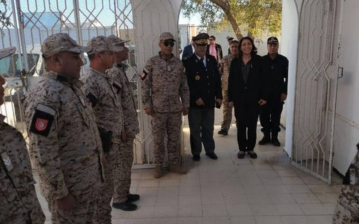 المديرة العامة للديوانة تطلع على سير العمل بالمكتب الحدودي للديوانة بحزوة