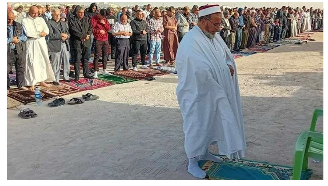 صفاقس : الشيخ يوسف حمزة يؤم المصلين في صلاة الإستسقاء