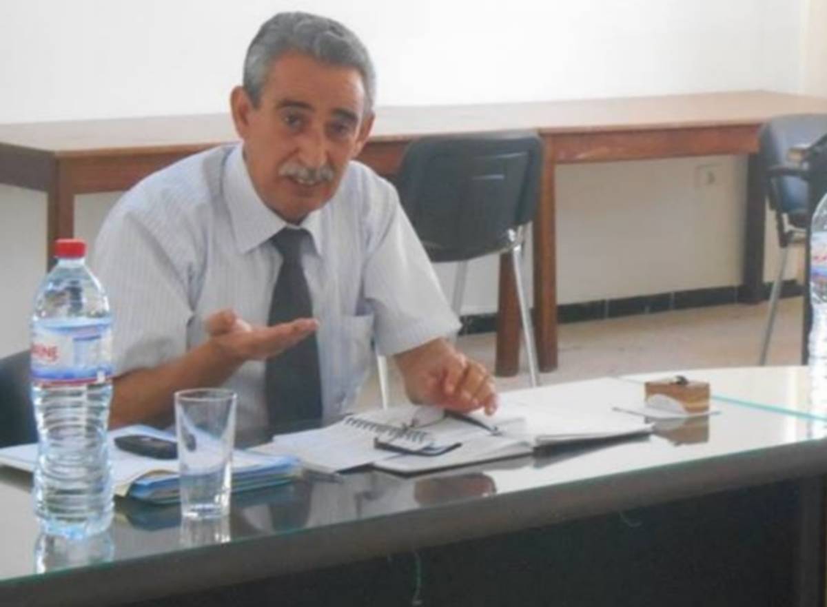 وزير التربية يكرّم  محمّد بن جماعة المندوب الأسبق المحال على شرف المهنة