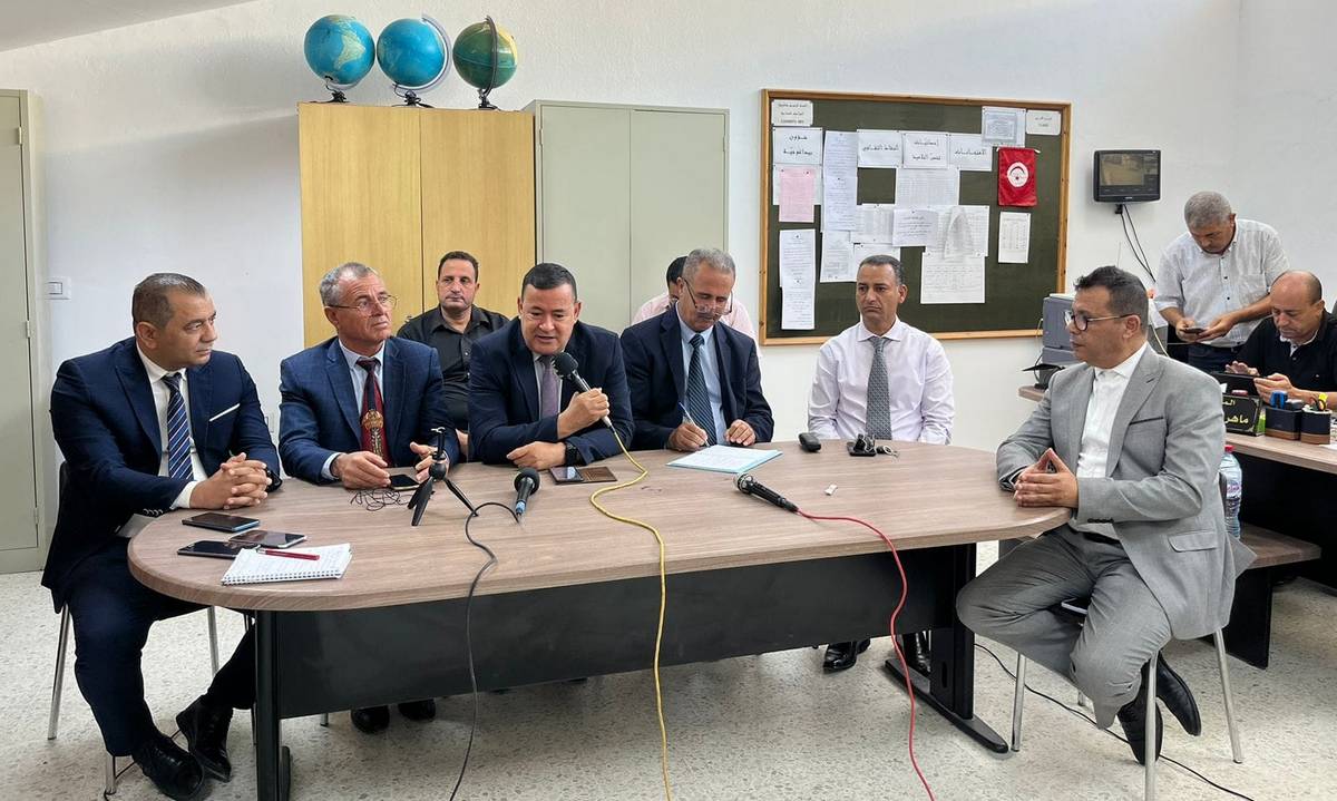 صفاقس: مواصلة الحملة التحسيسية من أجل الاستشارة الوطنية لإصلاح نظام التربية والتعليم