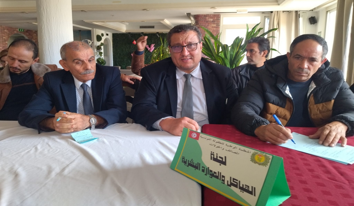 صفاقس إطارات المصائف والجولات  يشاركون في أشغال اللجان التحضيرية لمشاريع لوائح المؤتمر الوطني