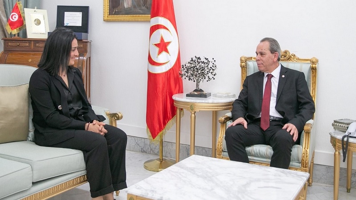 أحمد الحشّاني يستقبل لاعبة التنس العالمية أنس جابر