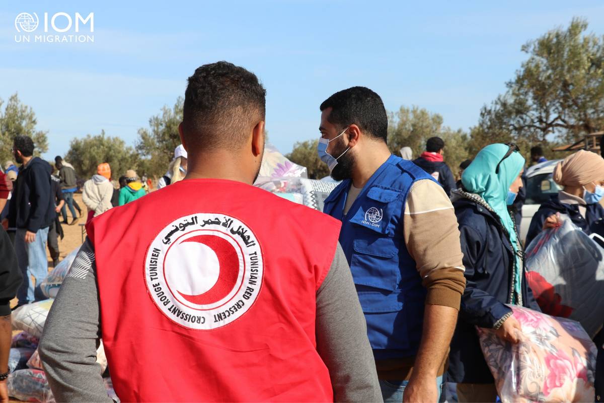 صفاقس المنظمة الدولية للهجرة  تقدم مساعدات لمهاجرين  بالعامرة
