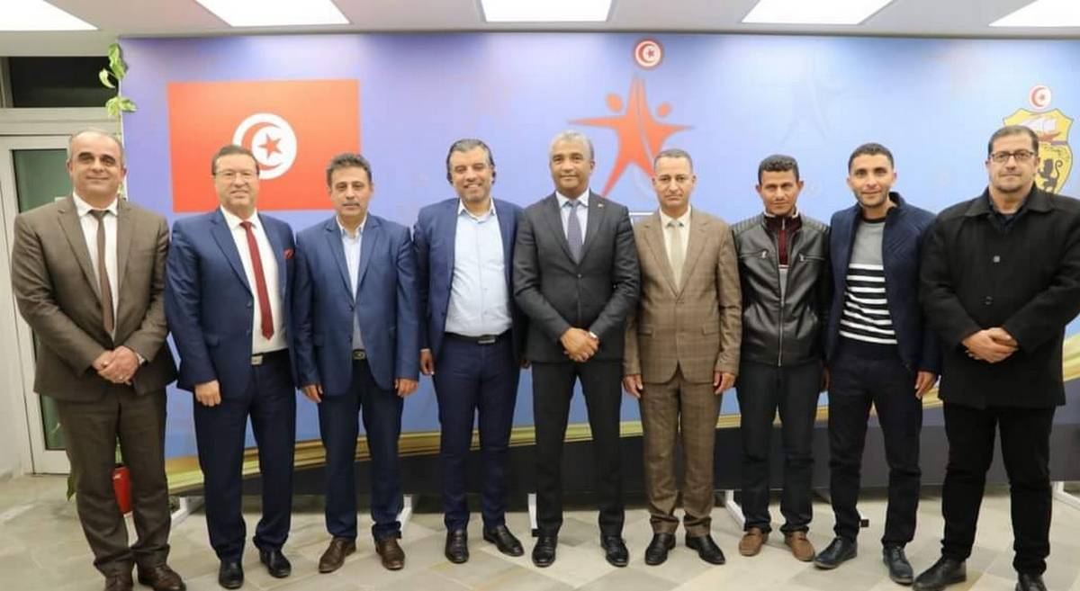 واقع قطاعي الشباب والرياضة بمعتمدية عقارب محور جلسة عمل بإشراف وزير الشباب والرياضة