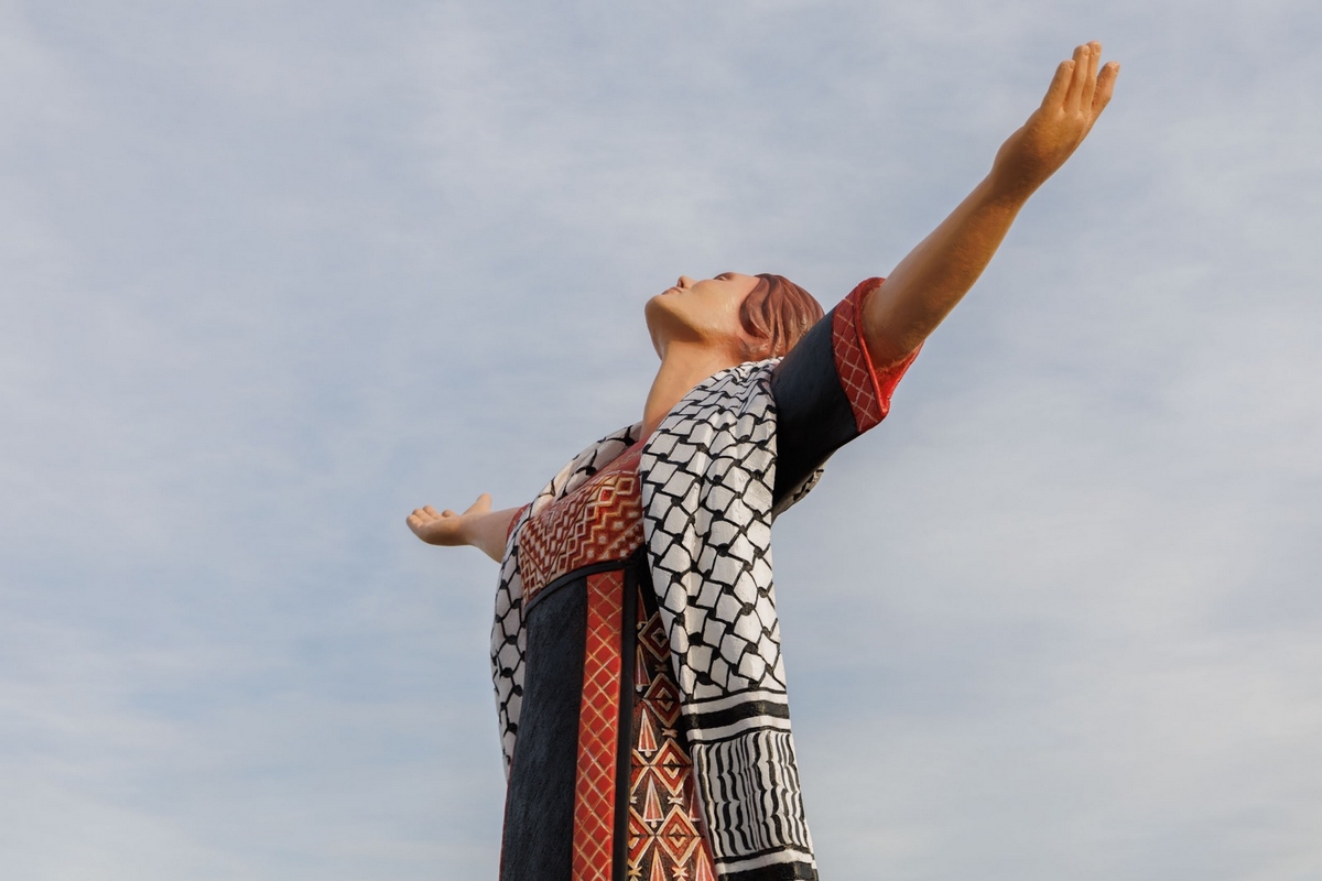 “مجسم المرأة الحالمة نصرة للشعب الفلسطيني ولحقه في الحياة “
