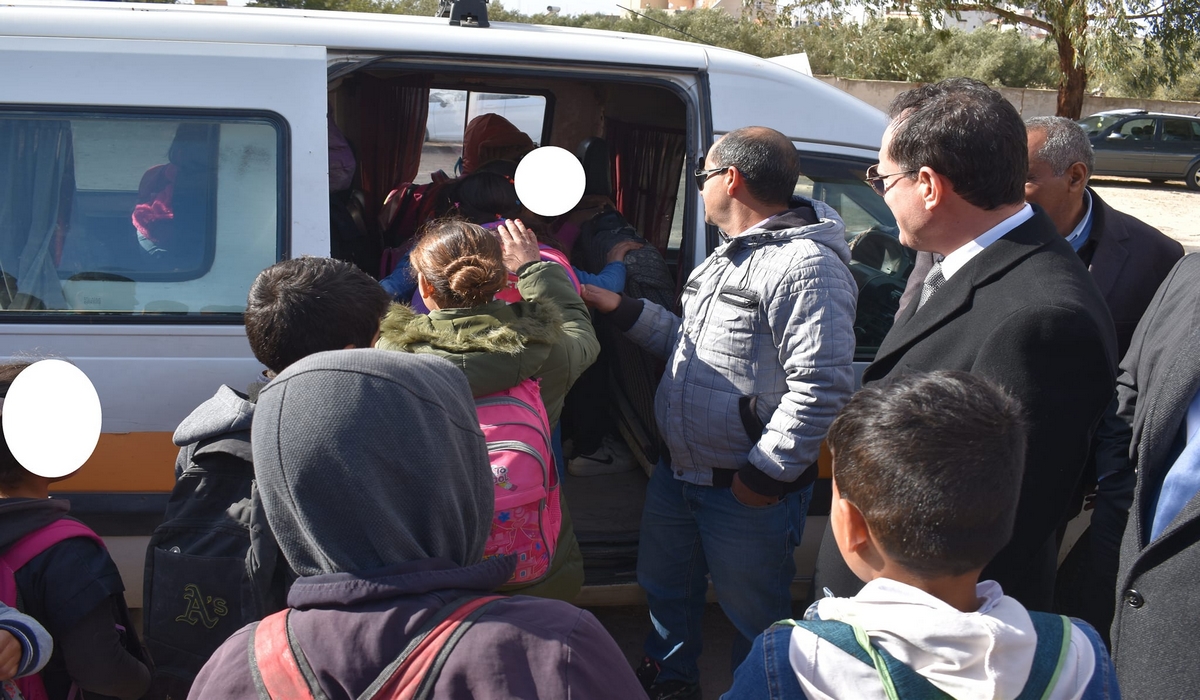 والي المهدية يُتابع  برنامج النقل الريفي المدرسي