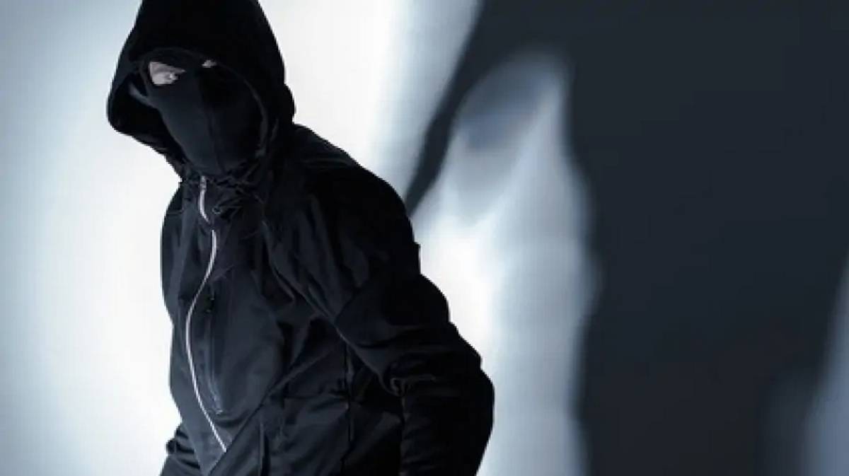 سوسة: ملثّم يقتحم مكتب سلامة سير القطارات ويعتدي على عونها ويسلبه