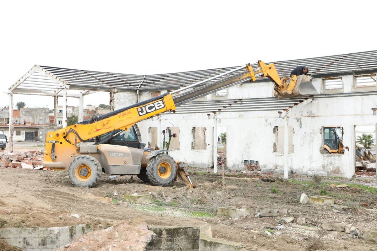 هدم المدرسة المهجورة  أولاد عيّار التي شكّلت خطرا على شباب الملاّسين