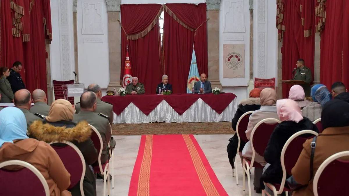 توزيع بطاقات سحب المنح لأبناء شهداء  المؤسّسة العسكريّة