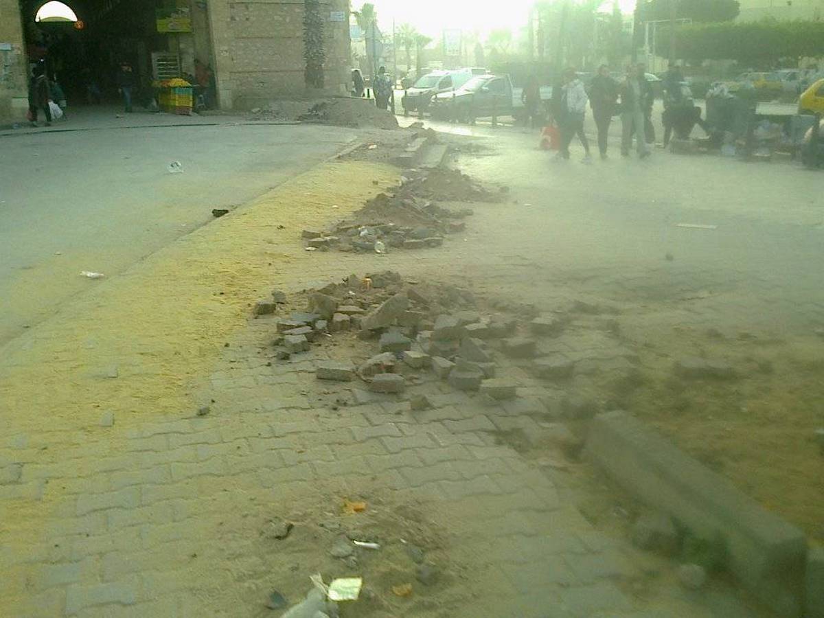 صفاقس : ردموا حُفرة سُوق الحصر وتركوا هضبة من الحجارة والتراب؟