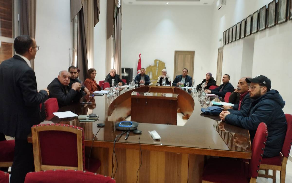 صفاقس: جلسة عمل للنظر في برنامج تدخل وكالة التهذيب والتجديد العمراني بالأحياء الشعبية