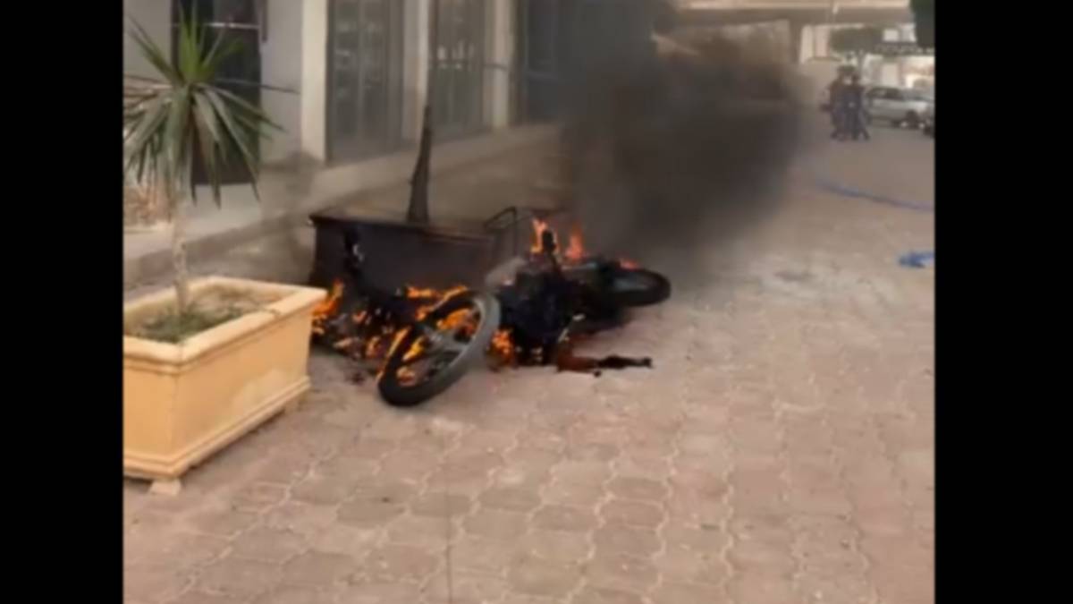 صفاقس طريق قرمدة : اشتعال النيران في  درّاجة ناريّة
