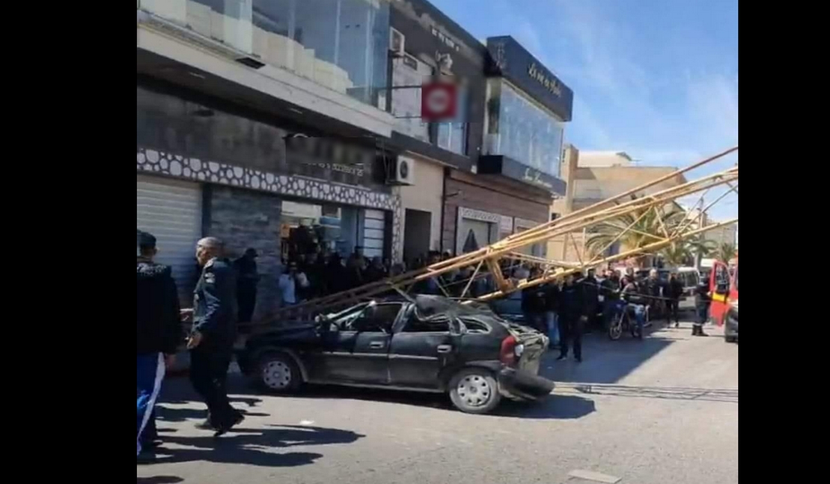 نابل :سقوط رافعة مواد بناء على سيارتين في دار شعبان الفهري