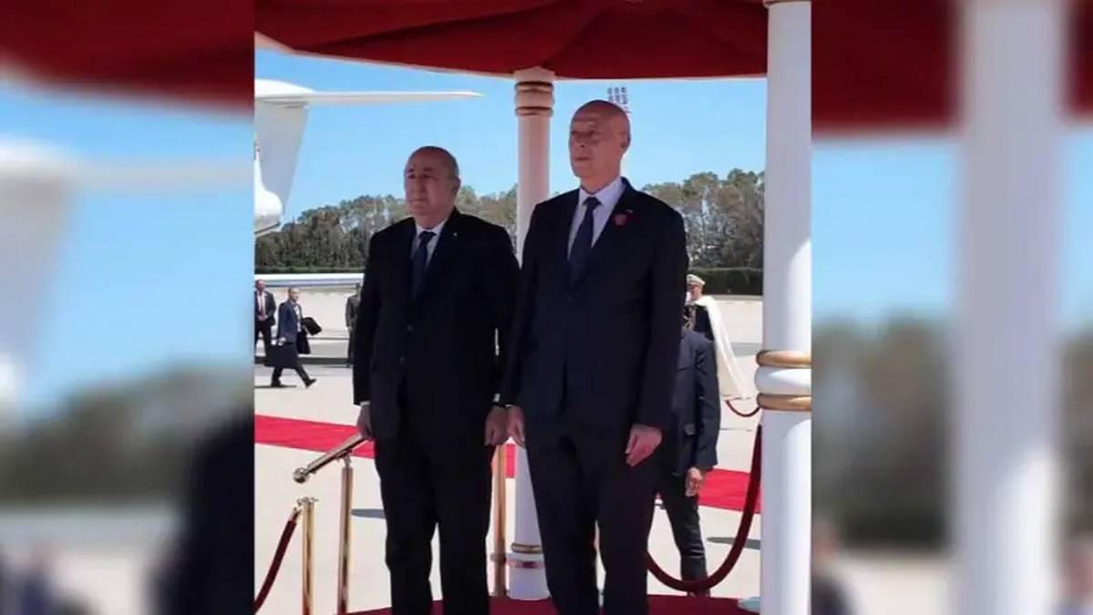 وصول الرئيس الجزائري إلى تونس للمشاركة في القمّة المغاربية الثلاثية