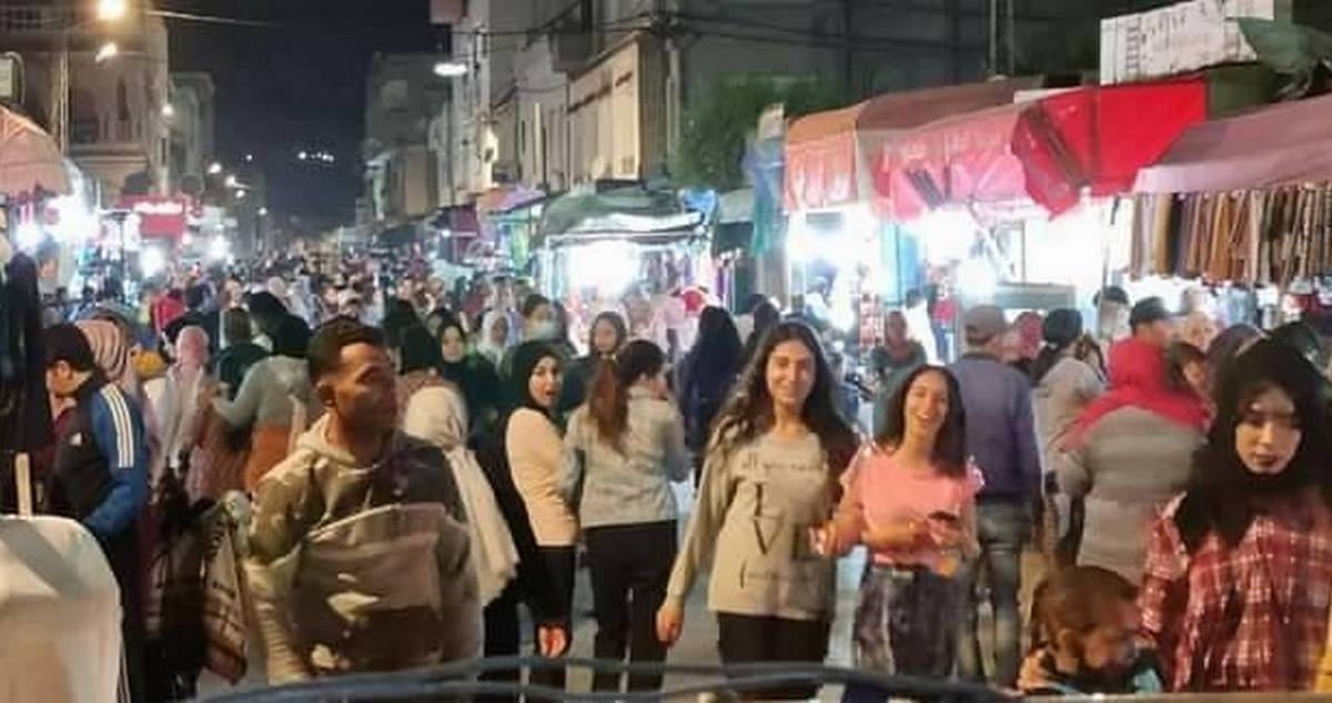 صفاقس : الحياة  تعود الى شوارع  المدينة  ليلة العيد رغم المعاناة