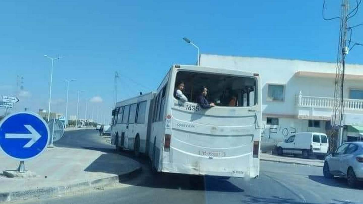 صفاقس : حافلة بالبلكون ابداع من ابداعات  السوريتراس
