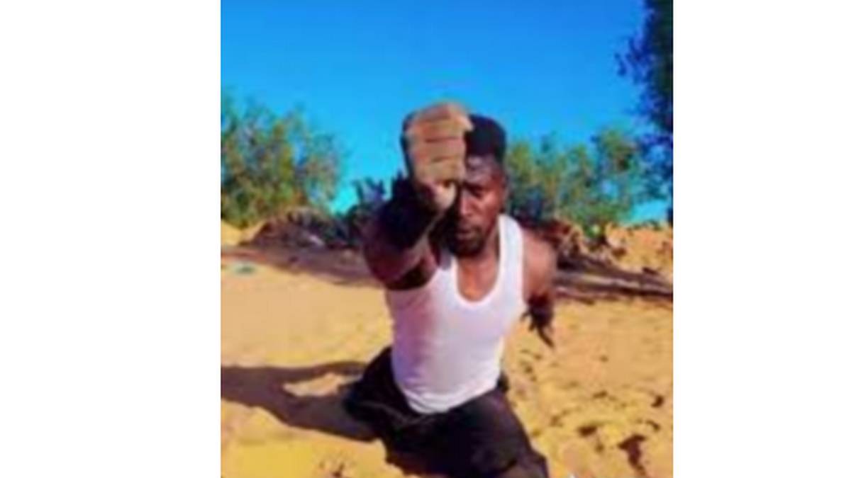 عاجل   : القاء  القبض  على السوداني بطل الكونغ فو