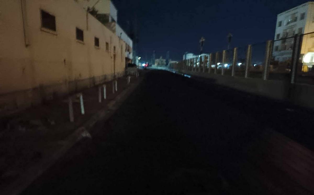 صفاقس : طريق  الميناء … رغم الحركية  كبيرة يسبح في الظلام الدامسْ