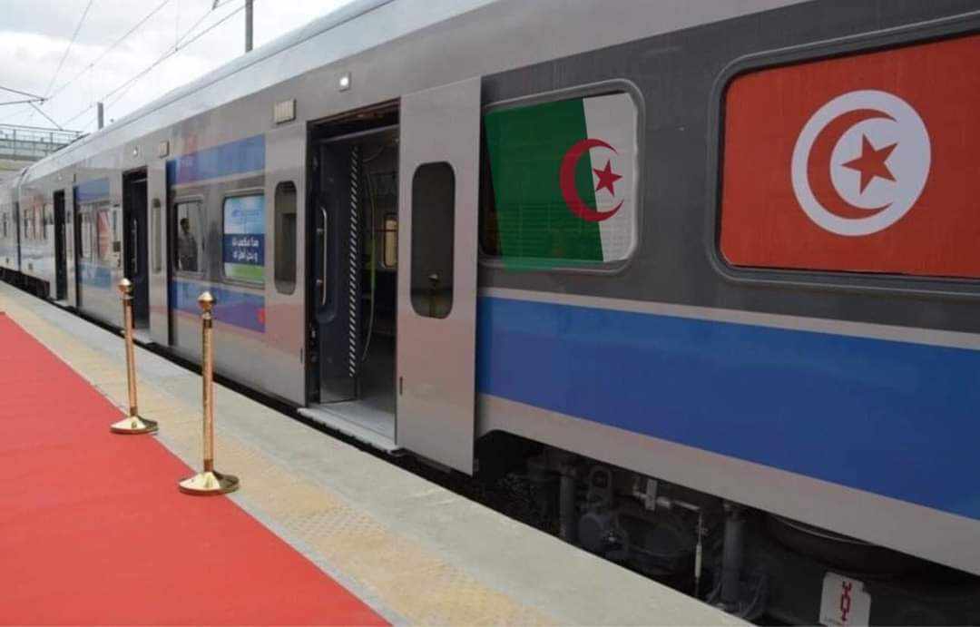 إنطلاق أولى السفرات التجريبية لقطار المسافرين بين تونس والجزائر