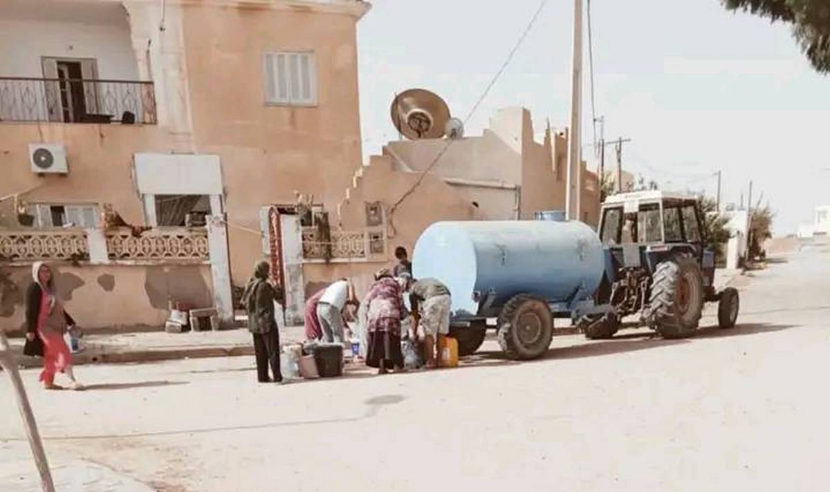 صفاقس: بلدية  منزل شاكر  تلجأ الى توزيع الماء  بالصهاريج
