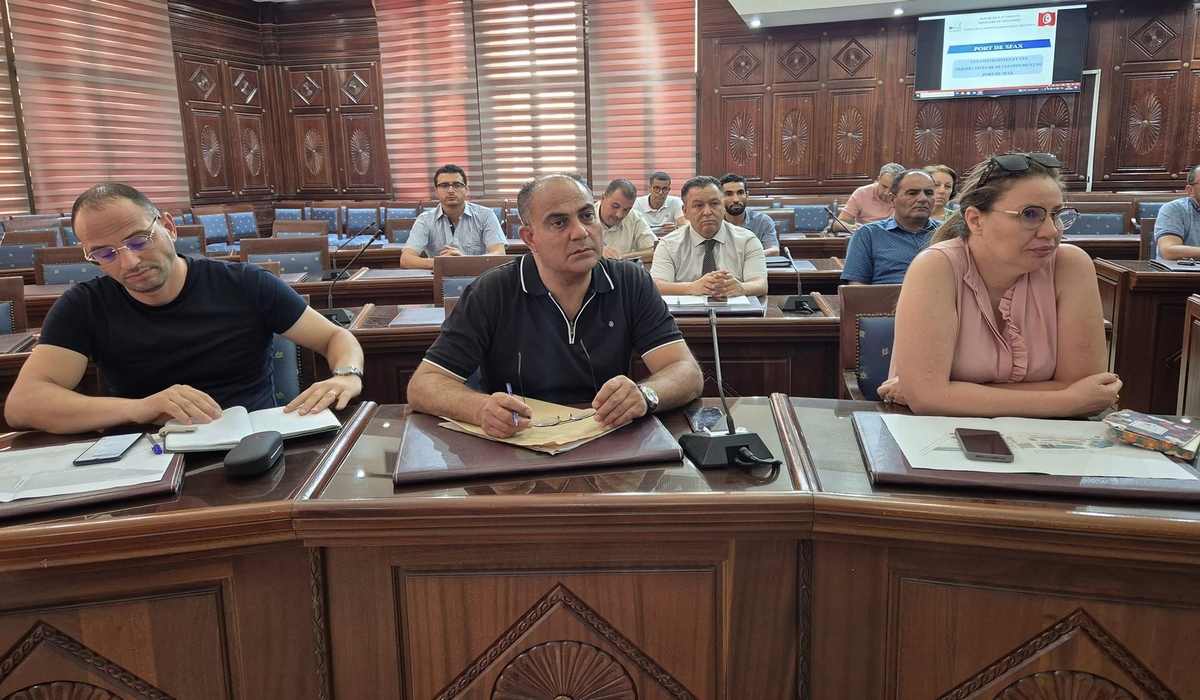 صفاقس مجموعة من النواب يرفضون تركيز نشاط صناعي قرب الكازينو