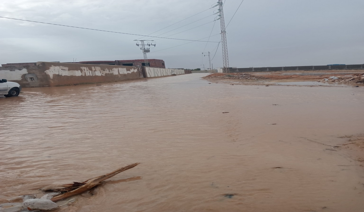 صفاقس بالفيديُو: بسبب  البناء الفوضوي....طريق  تنيور  يغرق