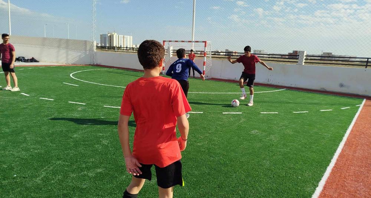 تدشين ملعب كرة القدم بالاعدادية النموذجية المنجي عبيد