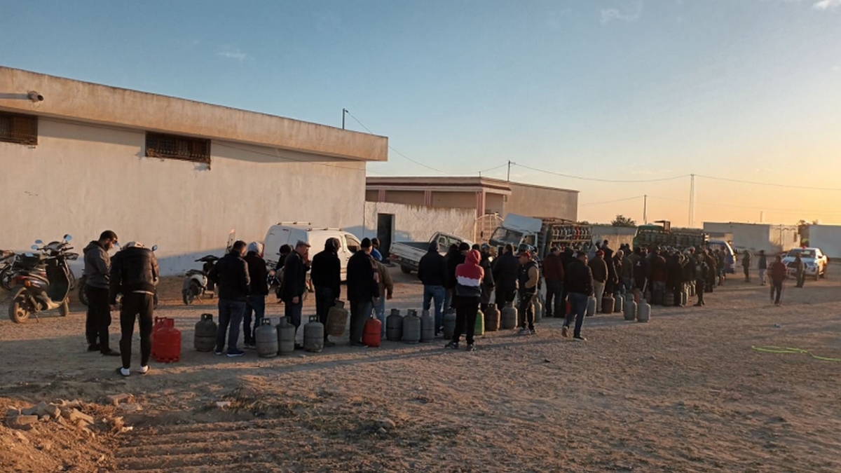 القيروان : المواطن في رحلة المعاناة للبحث عن قارورة غاز