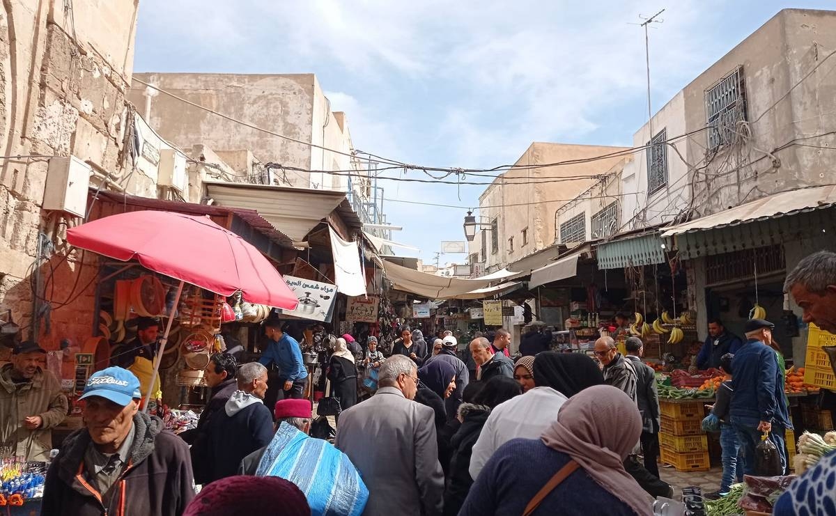 صفاقس : قُبيل  رمضان بساعات إكتظاظ وطوابير في الأسواق والمساحات التجارية.