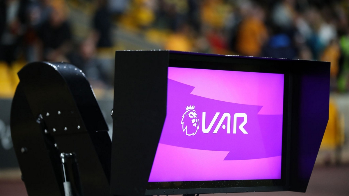 وصول معدات تقنية 'الفار' (VAR)..وهذه الملاعب لا يستجيب للشروط