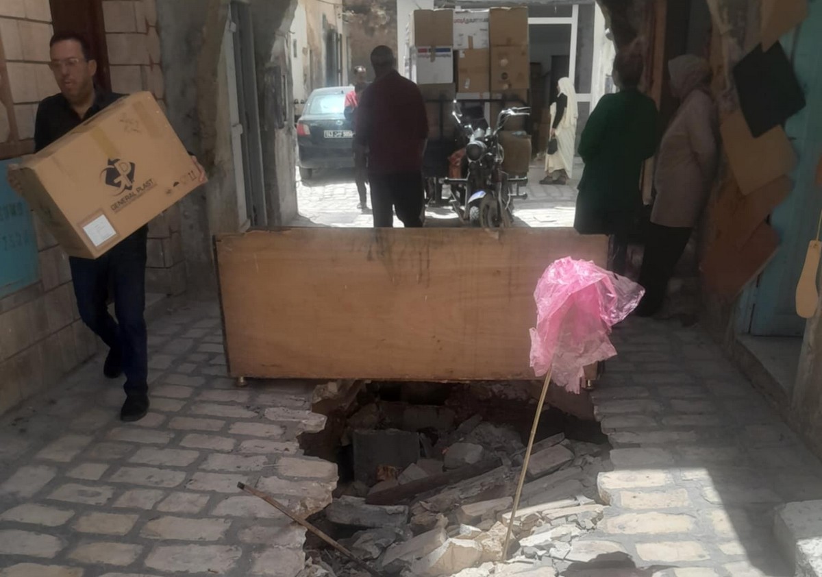 صفاقس بسبب الية ثقيلة : أضرار كبيرة بالبنية التحتية وشبكة الصوناد بالمدينة العتيقة