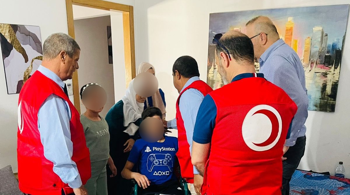 جمعيتا الهلال الأحمر الفلسطيني والتونسي تزوران جرحى غزة في تونس