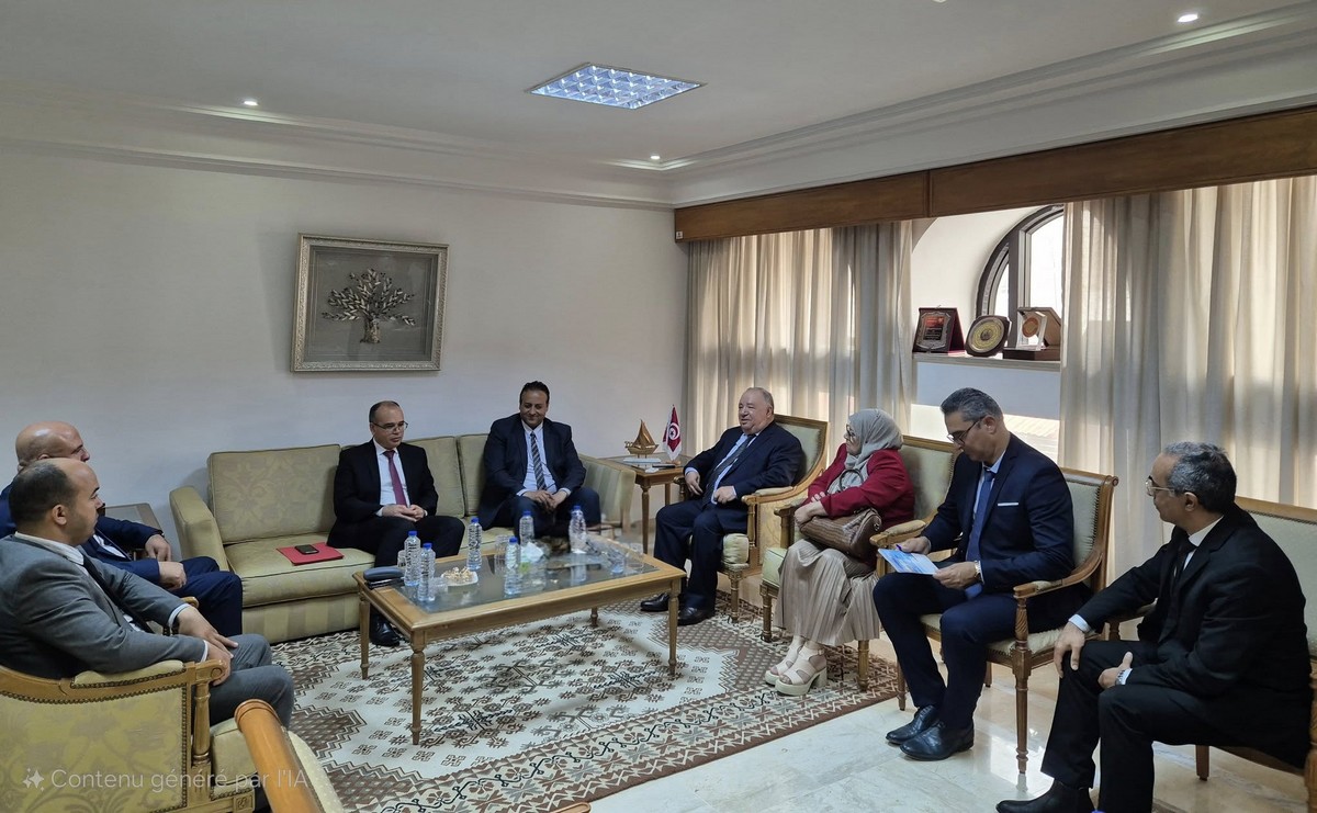بحث سبل تذليل الصعوبات الديوانية محور جلسة  عمل لوالي صفاقس