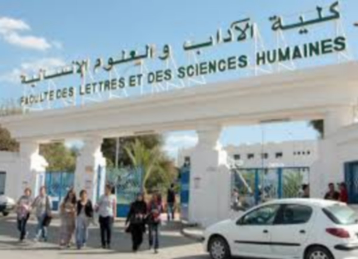 كلية الاداب بسوسة: طالب غزاوي يناقش اطروحة  الدكتوراه عن  بعد