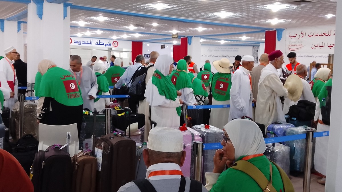 261 حاجة و حاجا من المهدية في اولى رحلات الحج من مطار المنستير