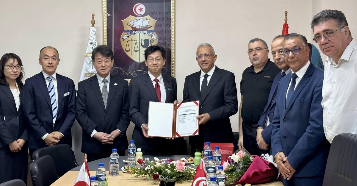 نائب وزير الخارجية البرلماني الياباني يزور مستشفى الرابطة