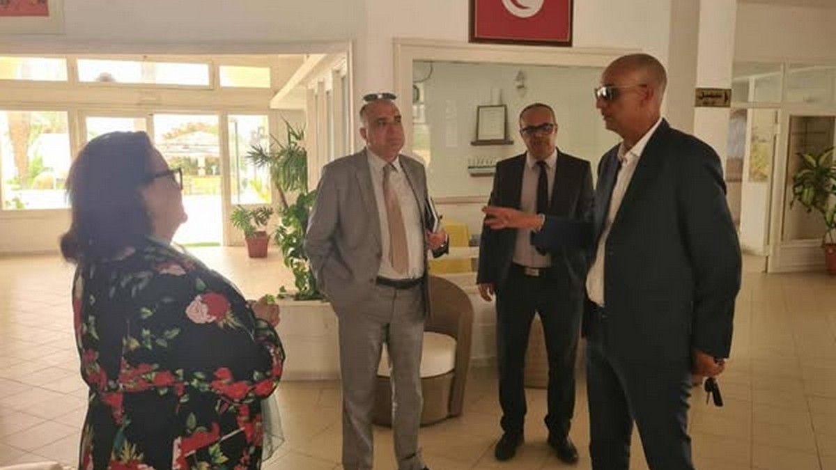 جلسة  عمل لمعتمد قرقنة حول توفير  السيولة الماليّة