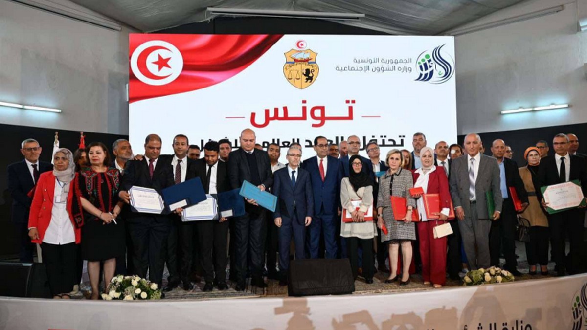 تكريم 40 عاملا وعاملة ومجمعا ومؤسسة اقتصادية في اليوم العالمي الشغل
