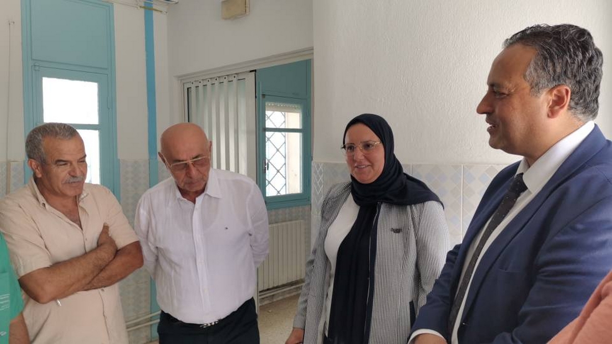 صفاقس والي الجهة في زيارة معايدة للمقيمين والعاملين بالمستشفى الجهوي بالمحرس