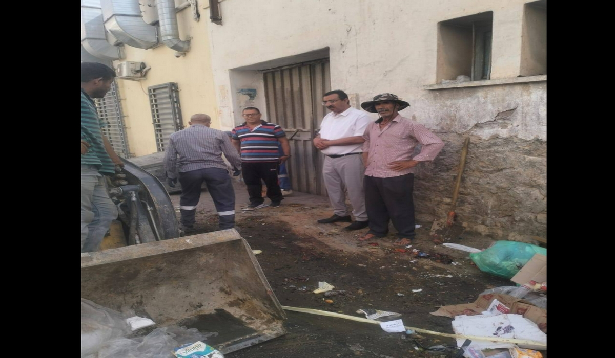 والي قفصة خلال جولة بالمدينة يُثني على مجهودات أعوان النظافة