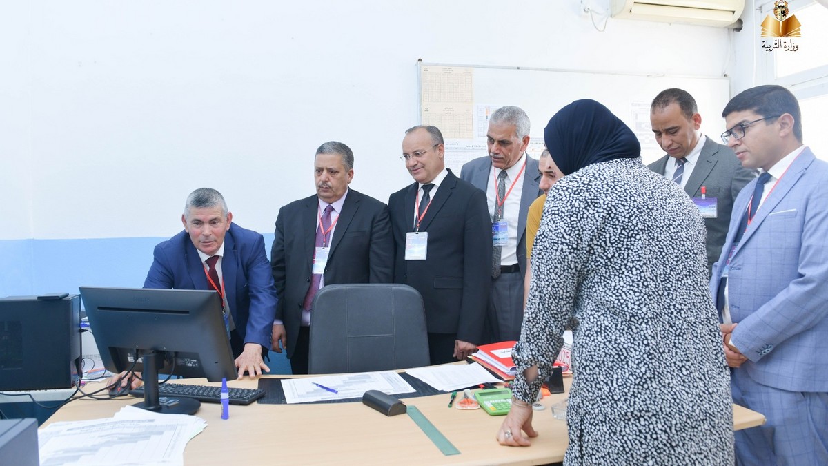 وزير التربية يودّي زيارة عمل الى مركز اصلاح الباكالوريا بالمهدية