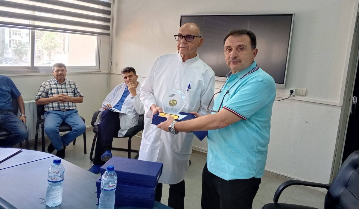 صفاقس كلية الطب تُكرّم الأساتذة المُحالين على شرف المهنة