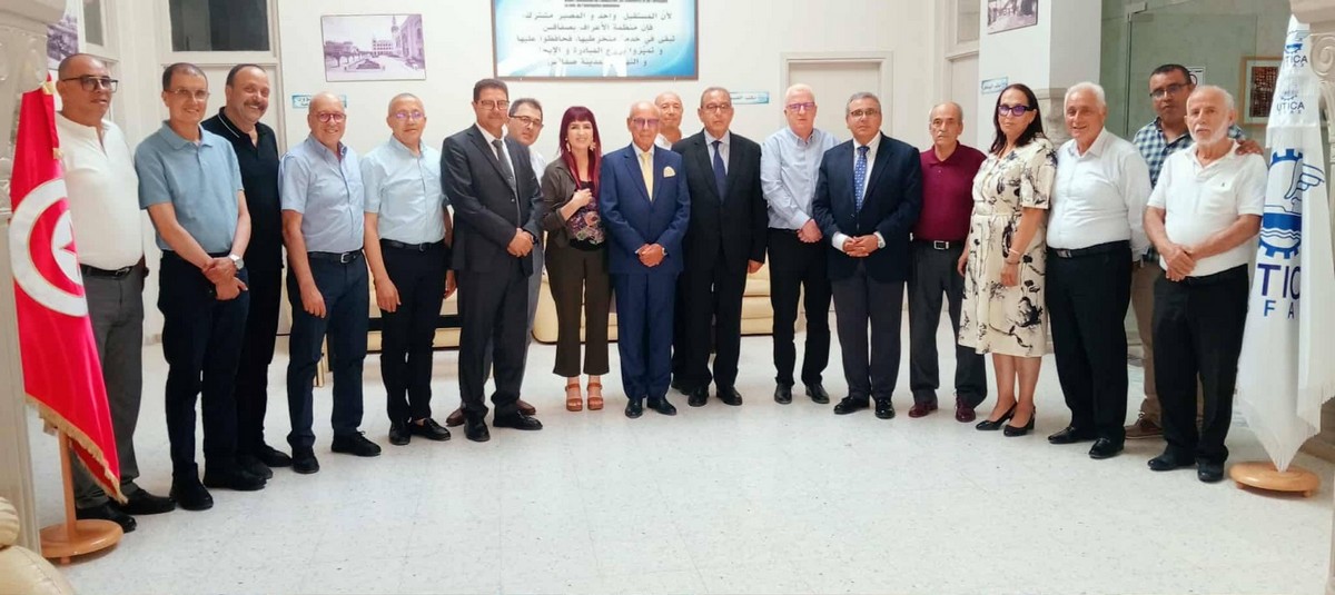 رئيس الاتحاد يؤدي زيارة إلى الاتحاد الجهويللصناعة والتجارة والصناعات التقليدية بصفاقس