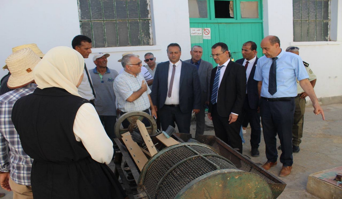 صفاقس: وزير الفلاحة يعاين مخازن الدّيوان الوطني للزّيت ويتفقّد  المركّب الفلاحي  