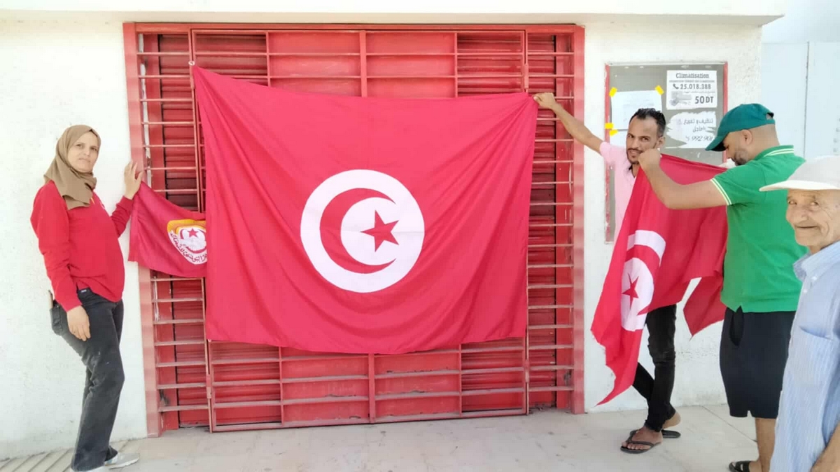 صفاقس جامعة الصناعات الغذائية تعلن مساندتها لإضراب عمال شركة عزيزة