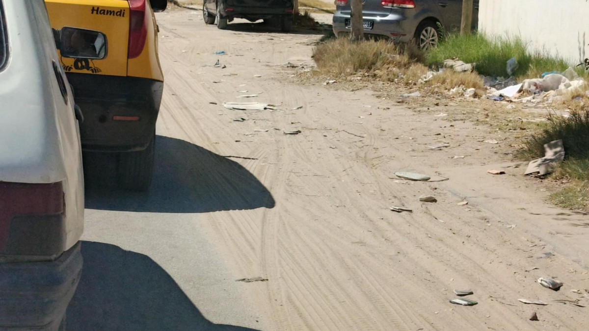 صفاقس : الاتربة تحتلّ  حواشي  الطرقات وتعيق حركة  المرور