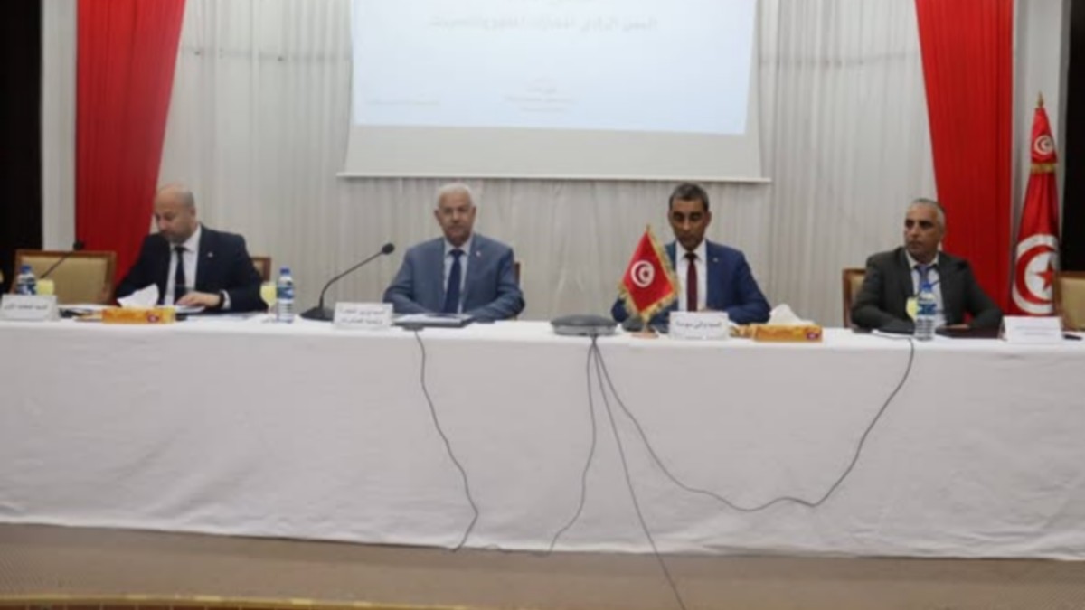 وزير التجارة يؤكد أهمية التكوين لفائدة المراقبين الاقتصاديين