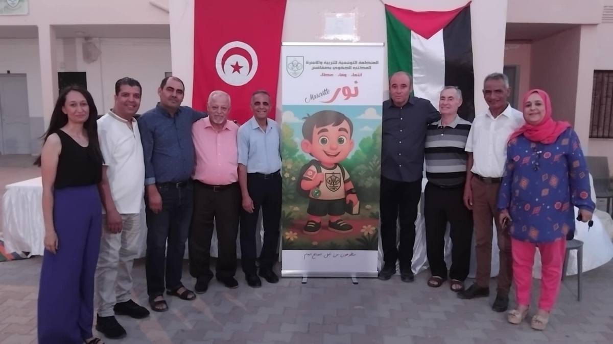 نور شخصية بالألوان المميزة للمنظمة التونسية للتربية والأسرة بصفاقس