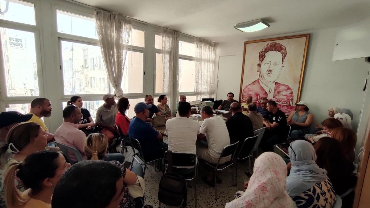 مدرسو التربية البدنية و مهن الرياضة العاملين بالكليات و المبيتات الجامعية يجتمعون بدار  الاتحاد بصفاقس